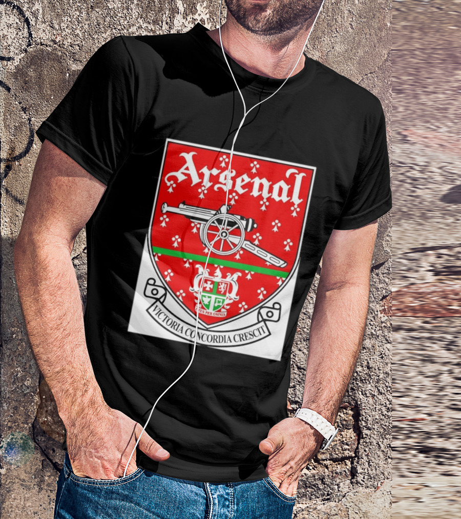 Arsenal FC Victoria Concordia Crescit Deus Per Omnia Crest Featuring Classic Cannon And Shield T-Shirt