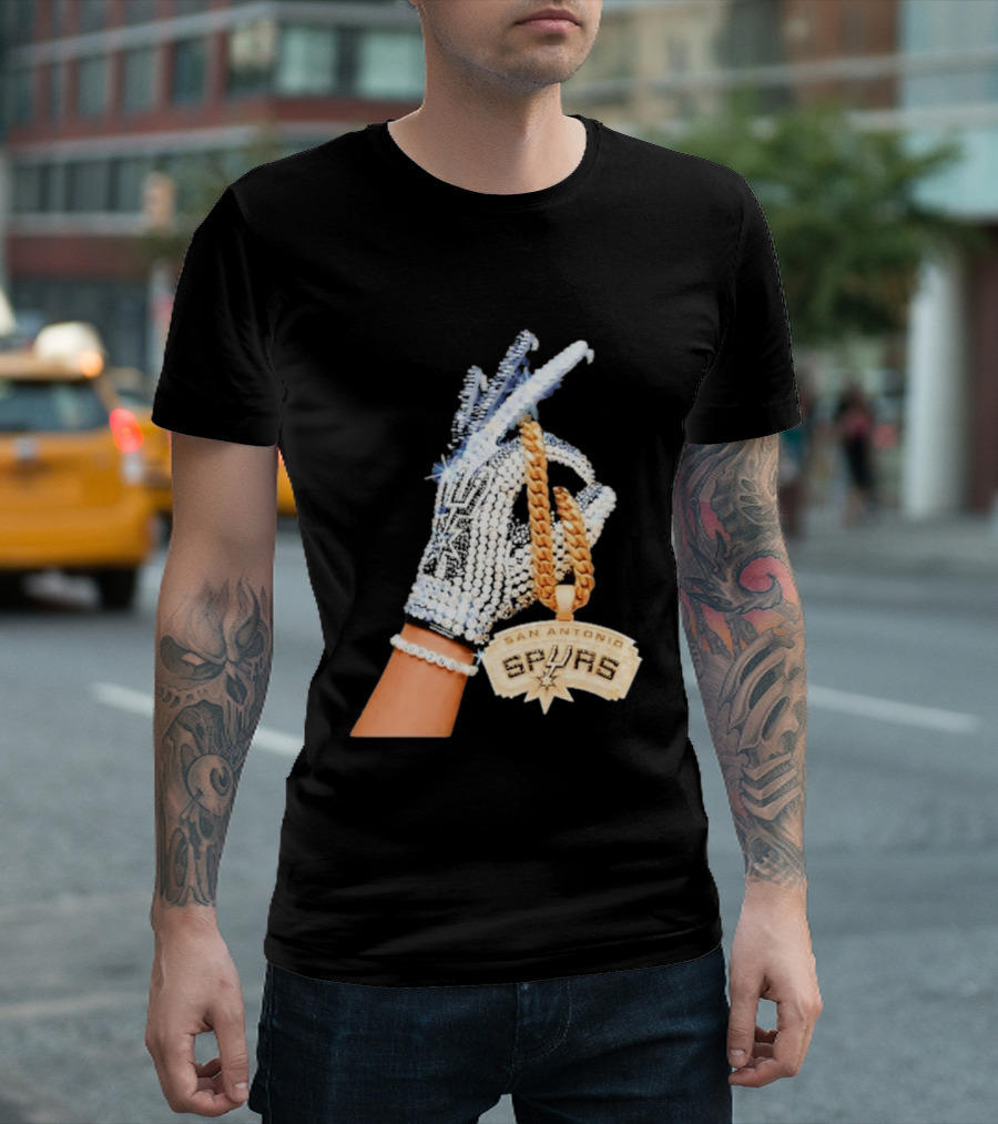 San Antonio Spurs Diamond Gold Glove And Pendant T-Shirt