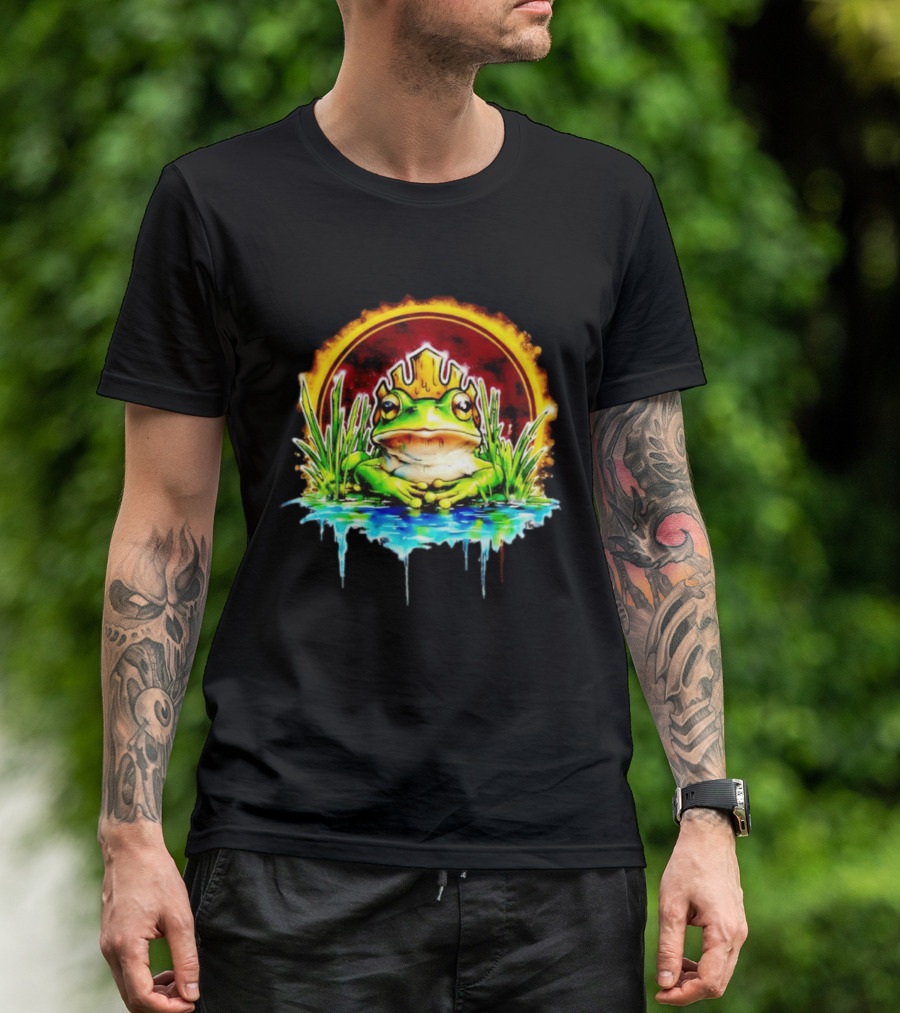 Frog King Crown Pond Nature Amphibian Wildlife Majestic Regal Water Scene T-Shirt