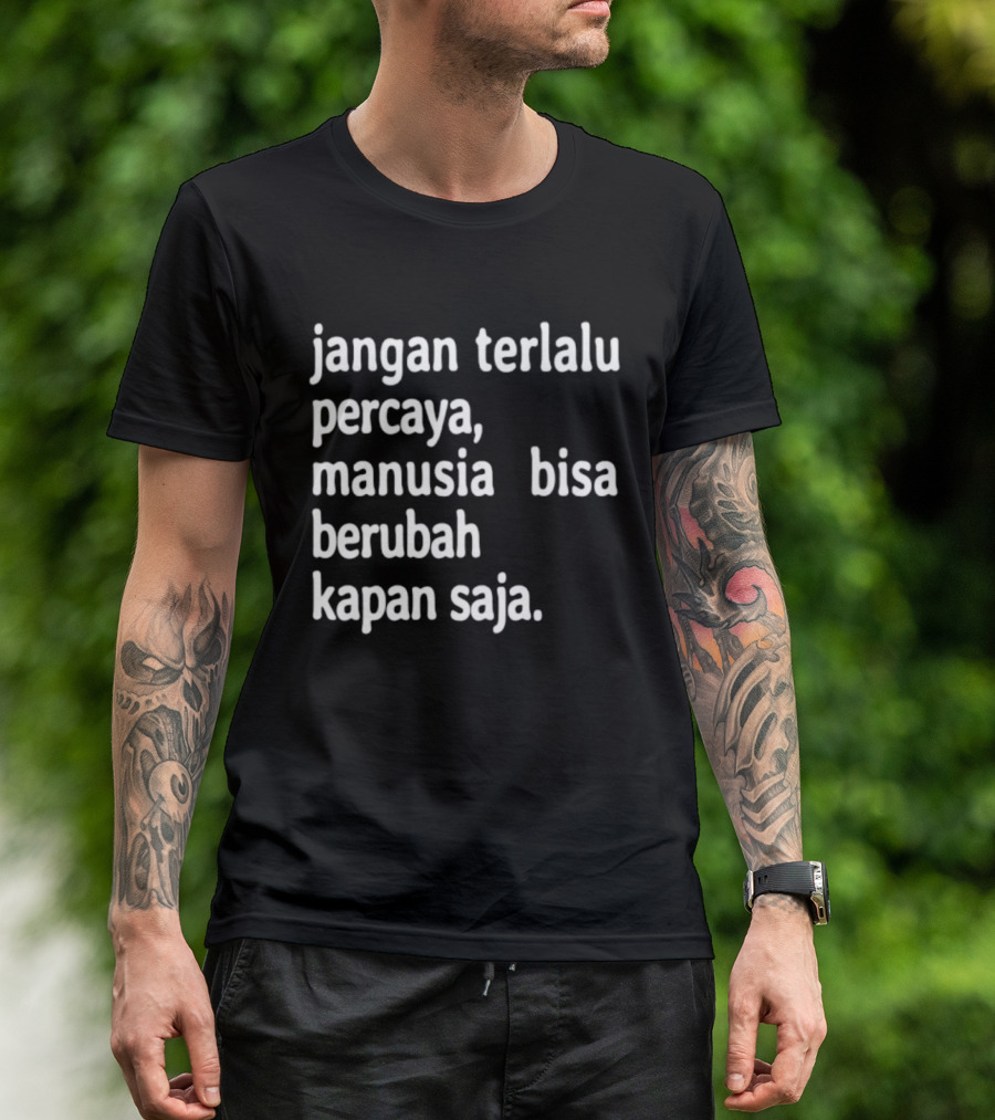 Jangan Terlalu Percaya Manusia Bisa Berubah Kapan Saja Bold Motivational T-Shirt