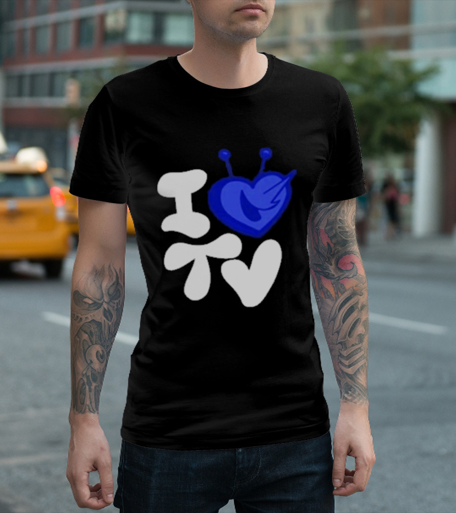 Paperboxmart I Love TV Blue Heart Antenna T-Shirt
