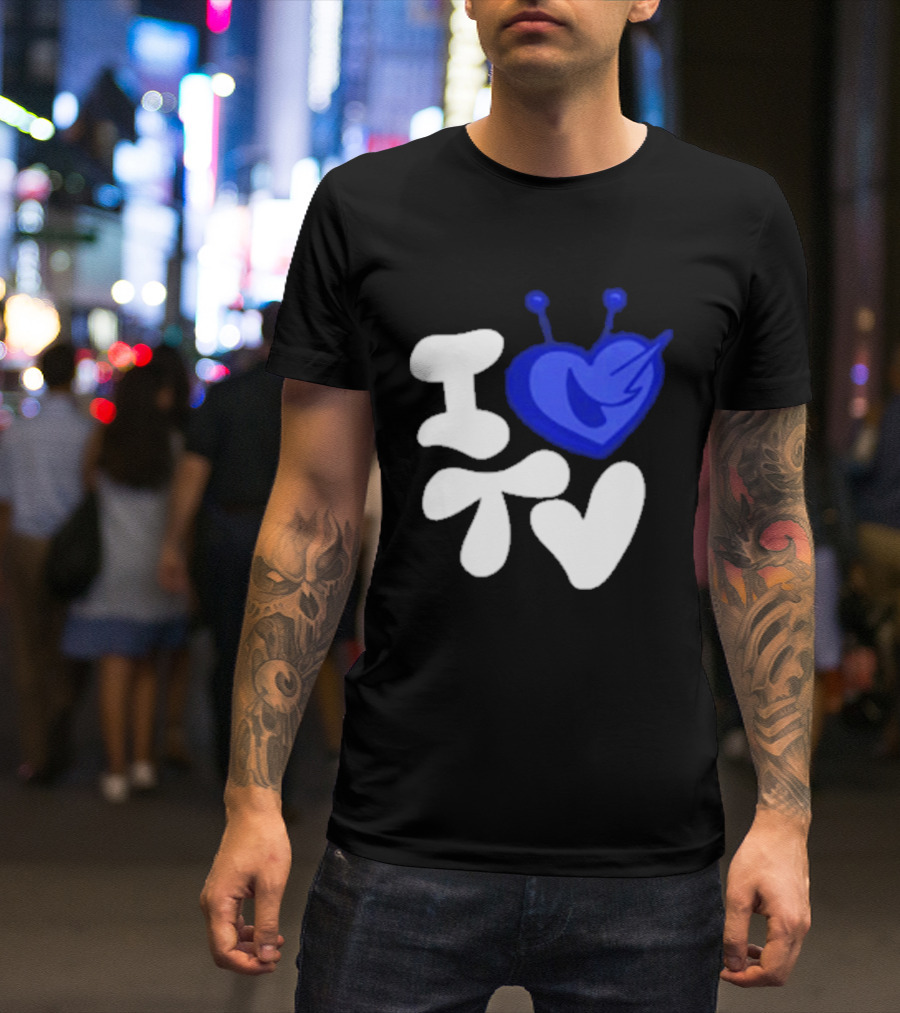 Paperboxmart I Love TV Blue Heart Antenna T-Shirt