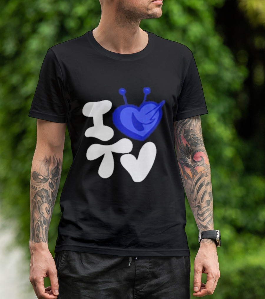 Paperboxmart I Love TV Blue Heart Antenna T-Shirt