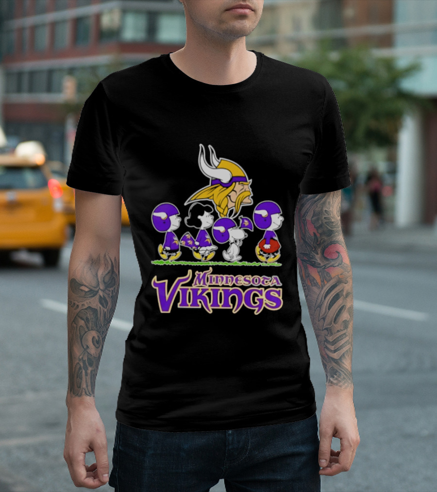 Peanuts Snoopy Minnesota Vikings Characters NFL Team Collaboration T-Shirt