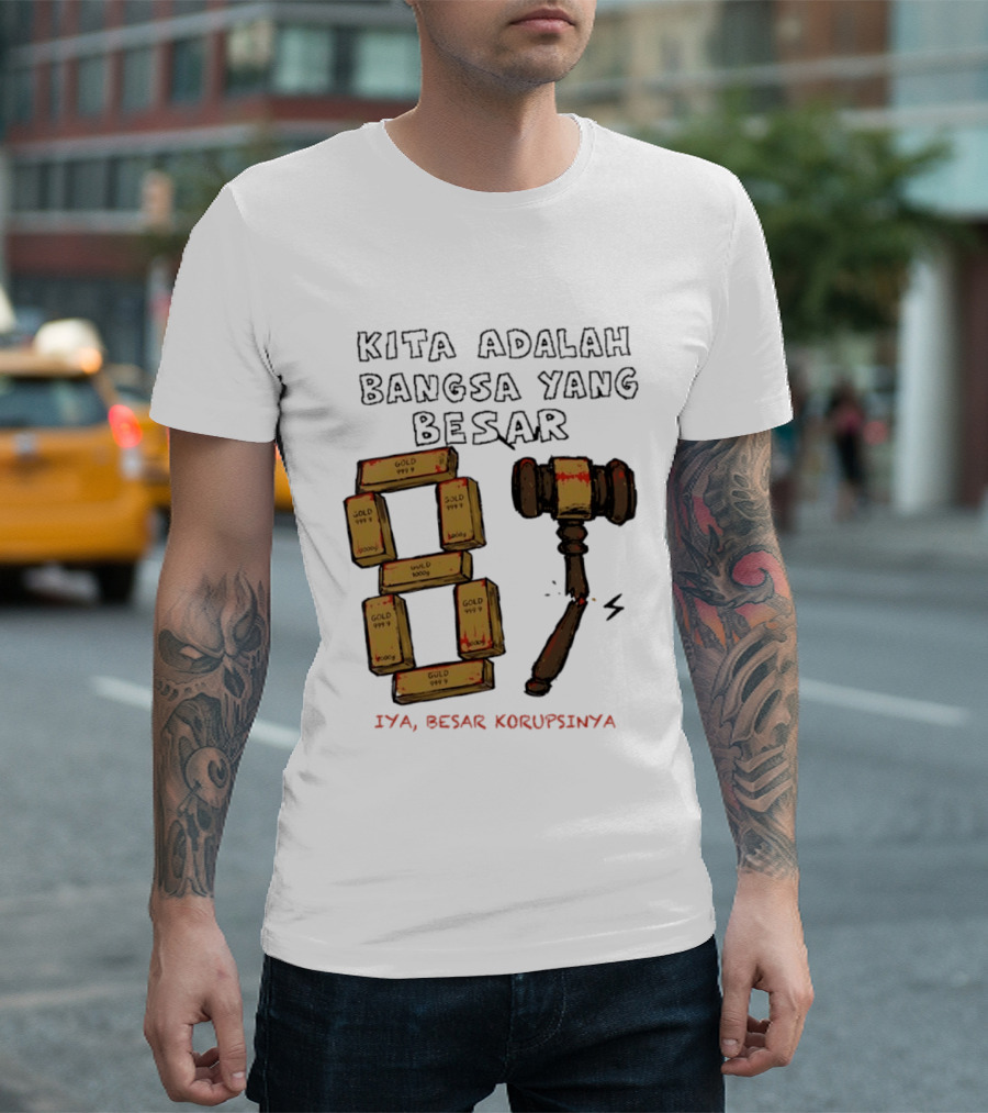 Kita Adalah Bangsa Yang Besar Iya Besar Korupsinya Gold Bars And Gavel T-Shirt