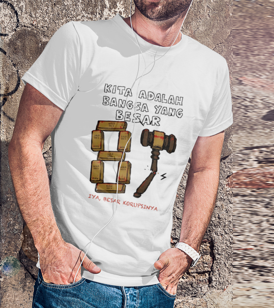 Kita Adalah Bangsa Yang Besar Iya Besar Korupsinya Gold Bars And Gavel T-Shirt