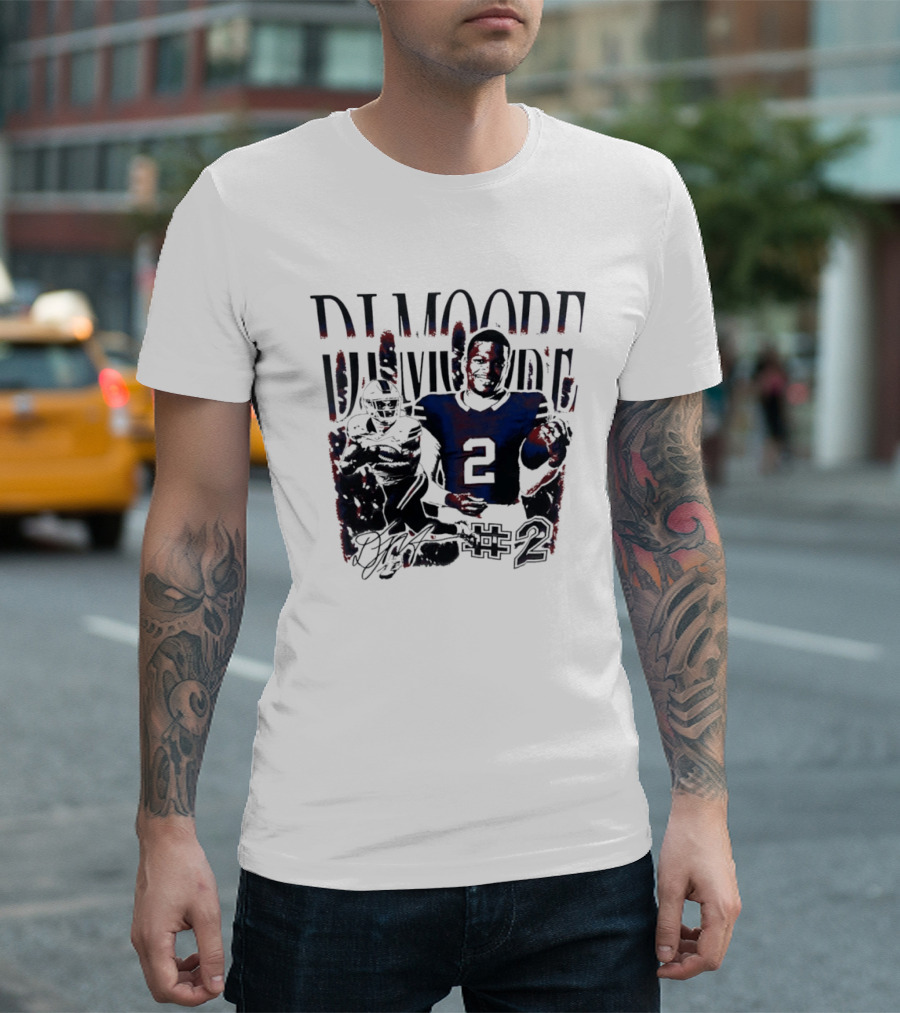 DJ Moore #2 Football Player Portrait Signature T-Shirt