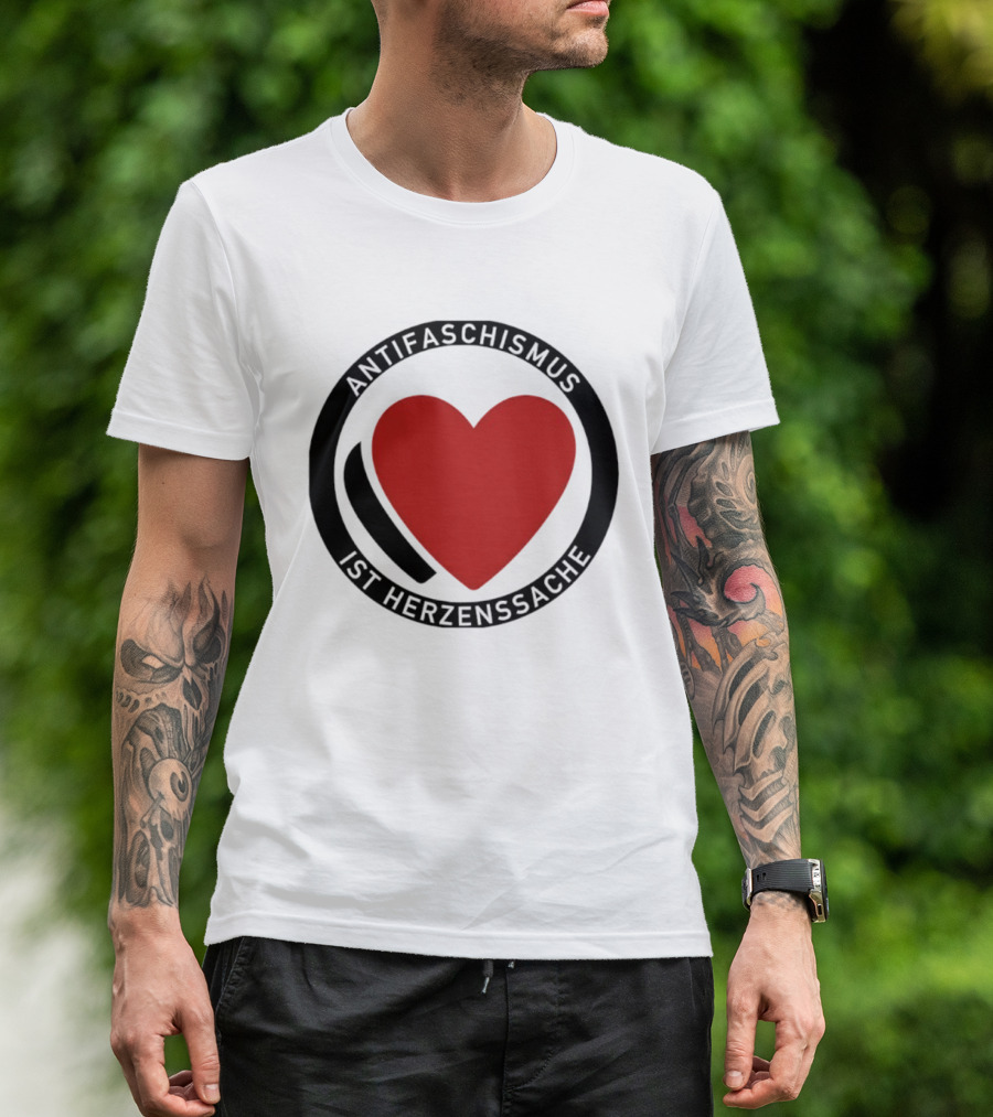 Antifaschismus Ist Herzenssache Symbol Rotes Herz Antifa T-Shirt