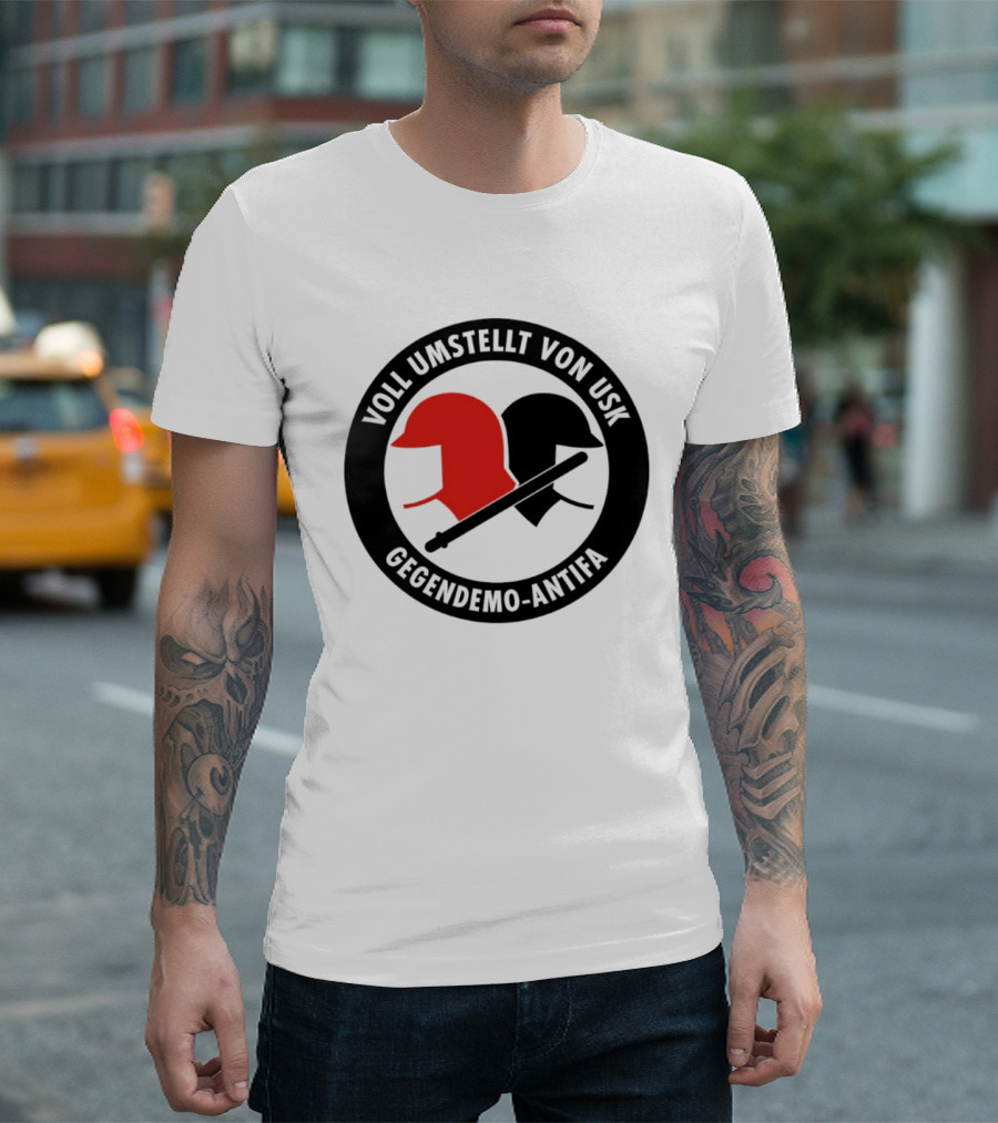 Voll Umstellt Von USK Gegendemo Antifa Helmet T-Shirt