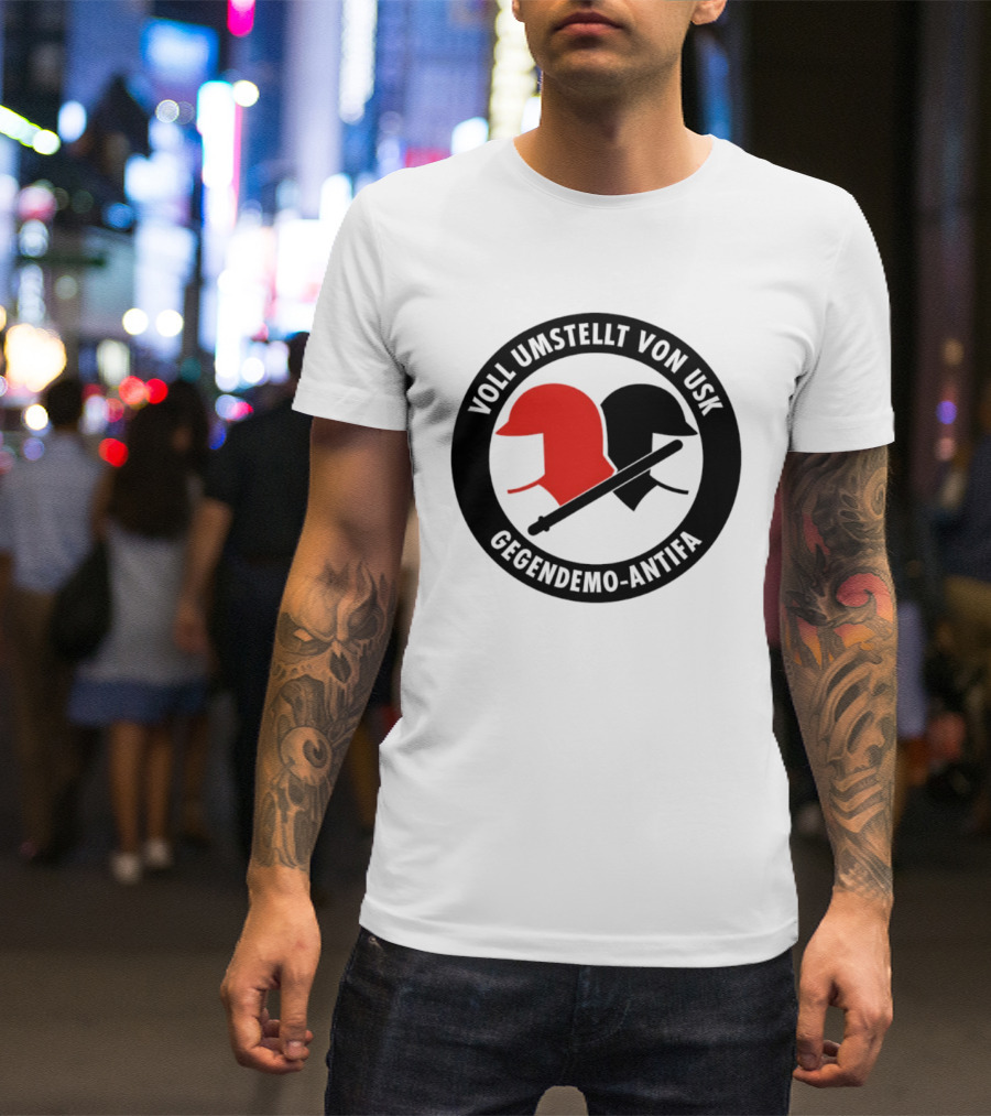Voll Umstellt Von USK Gegendemo Antifa Helmet T-Shirt