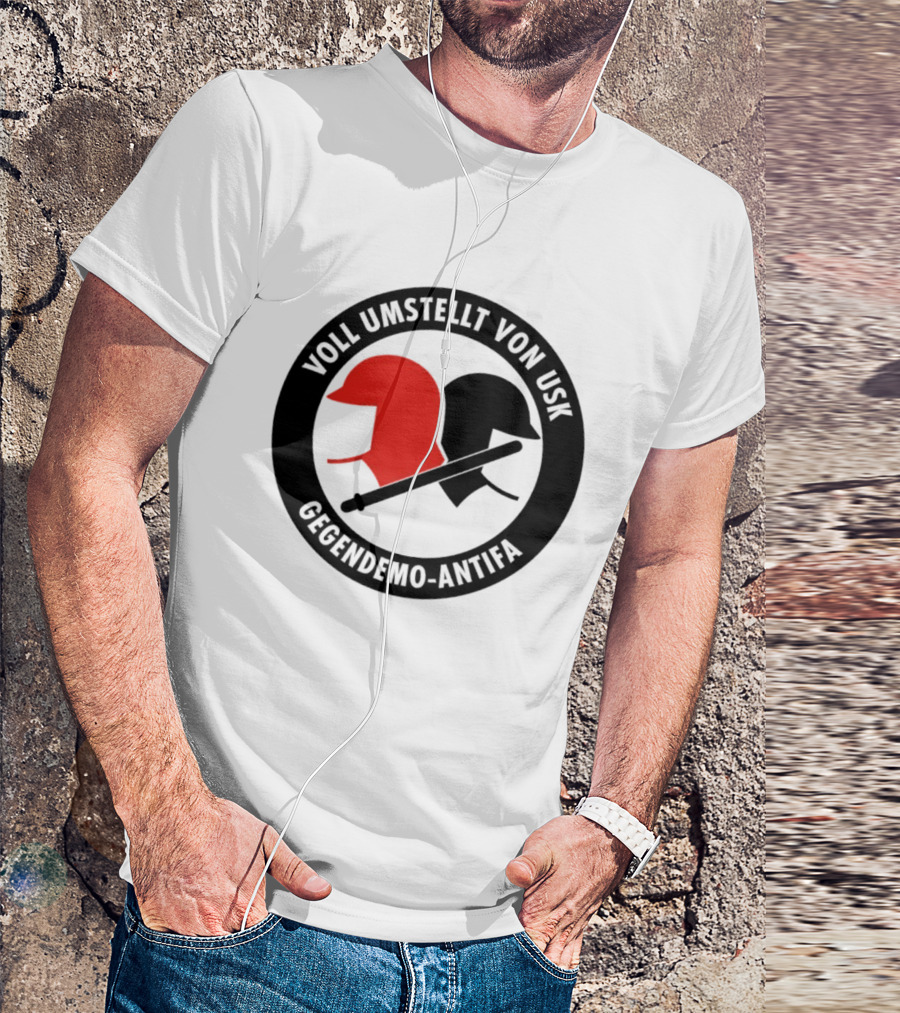 Voll Umstellt Von USK Gegendemo Antifa Helmet T-Shirt