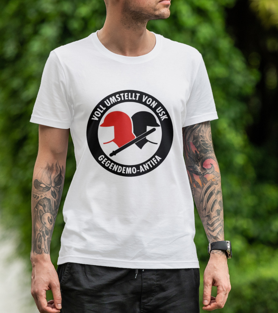 Voll Umstellt Von USK Gegendemo Antifa Helmet T-Shirt