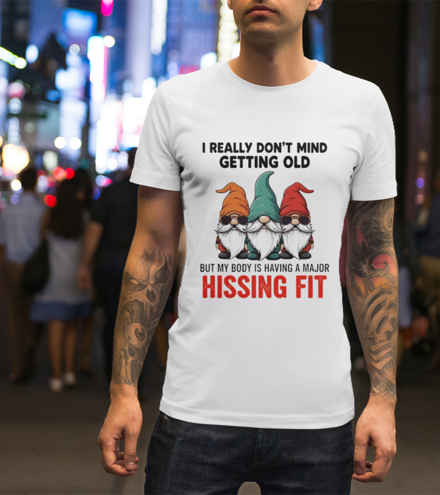 I Really Don't Mind Getting Old Gnome Christmas But My Body Is Having A Major Hissing Fit T-Shirt