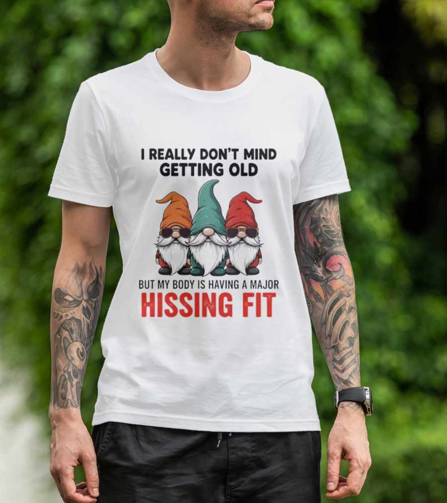 I Really Don't Mind Getting Old Gnome Christmas But My Body Is Having A Major Hissing Fit T-Shirt