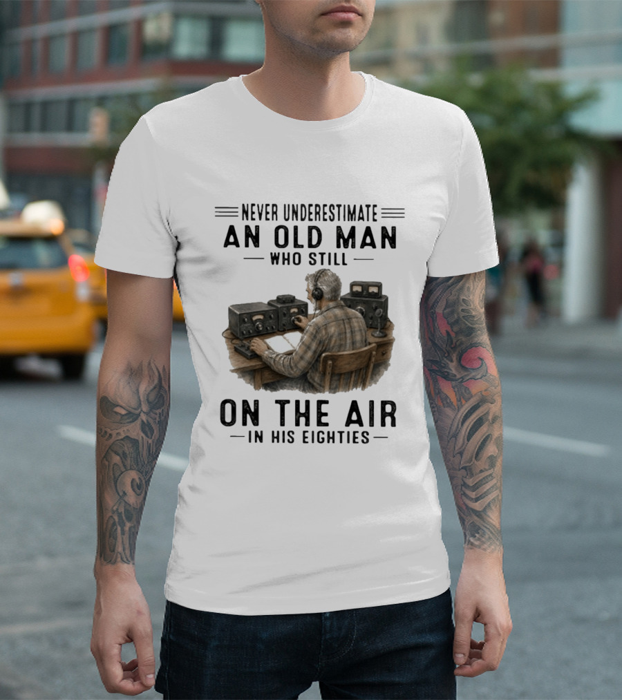 Never Underestimate An Old Man Who Still On The Air In His Eighties Vintage Radio T-Shirt