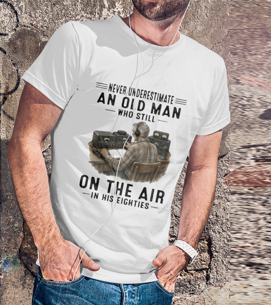 Never Underestimate An Old Man Who Still On The Air In His Eighties Vintage Radio T-Shirt