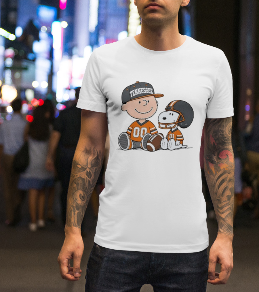 Tennessee Football Charlie Brown Snoopy Peanuts 00 01 T-Shirt