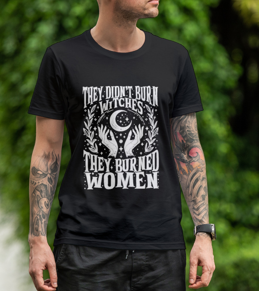 They Didn't Burn Witches They Burned Women Crescent Moon Hands Wreath T-Shirt