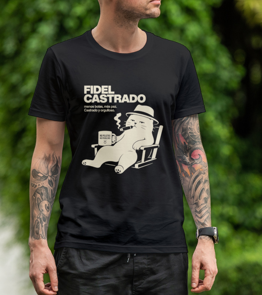 Fidel Castrado Menos Bolas Mas Paz Cat Con Silla Sombrero Cigarro T-Shirt
