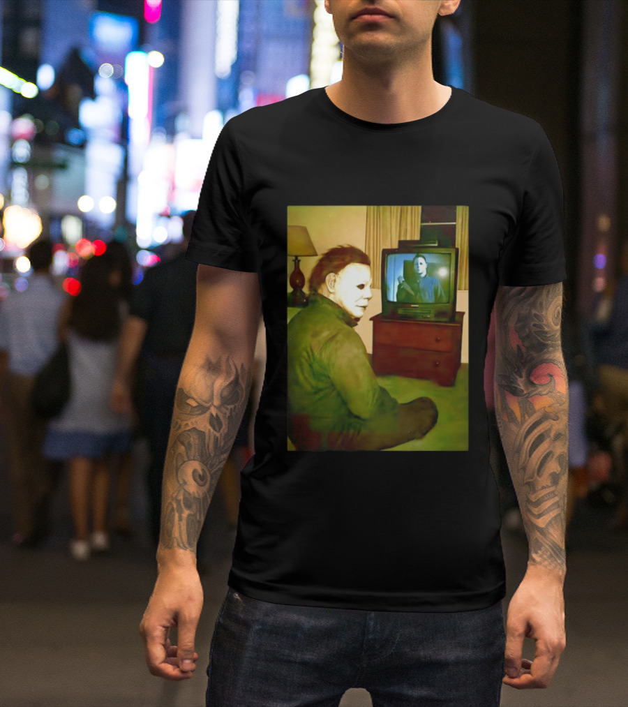 Michael Myers Ing Himself On TV Halloween Scene T-Shirt