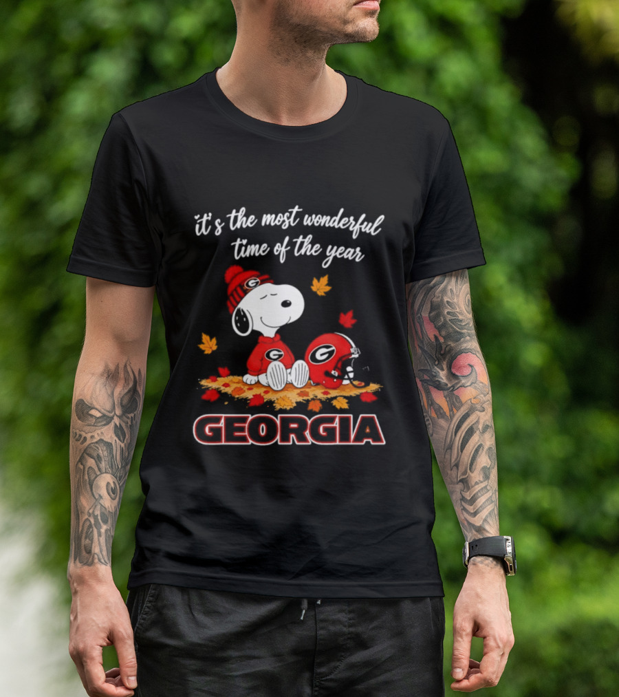 Georgia Bulldogs Snoopy It's The Most Wonderful Time Of The Year Autumn Leaves 2026 T-Shirt