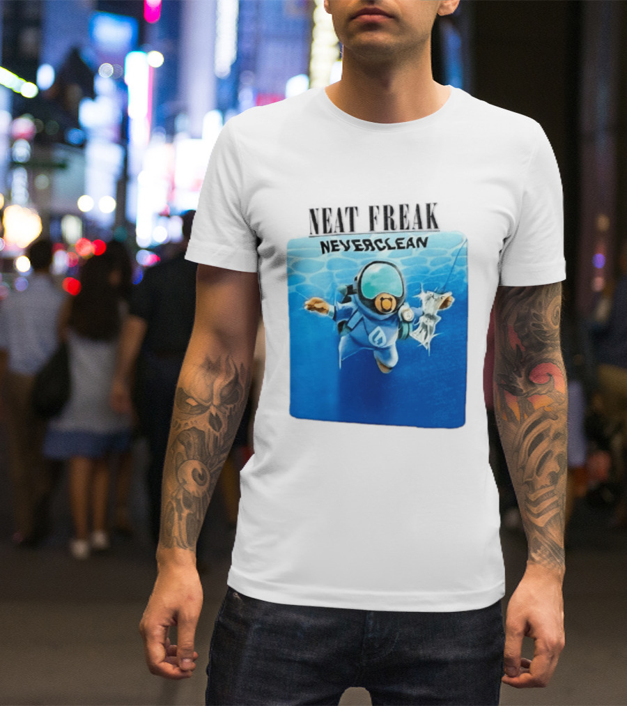 Neat Freak Neverclean Diver Catching Litter T-Shirt