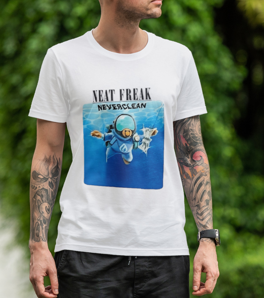 Neat Freak Neverclean Diver Catching Litter T-Shirt