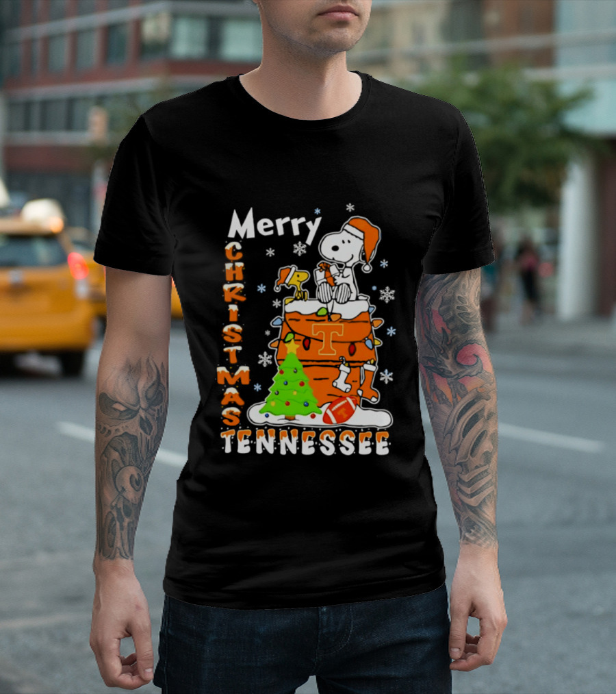 Snoopy Woodstock Christmas 2026 Tennessee Volunteers Football Santa Hat T-Shirt