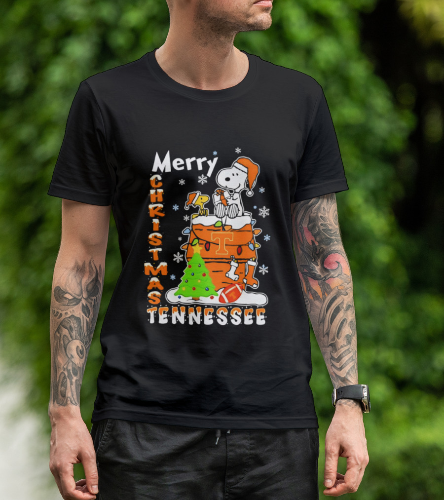 Snoopy Woodstock Christmas 2026 Tennessee Volunteers Football Santa Hat T-Shirt