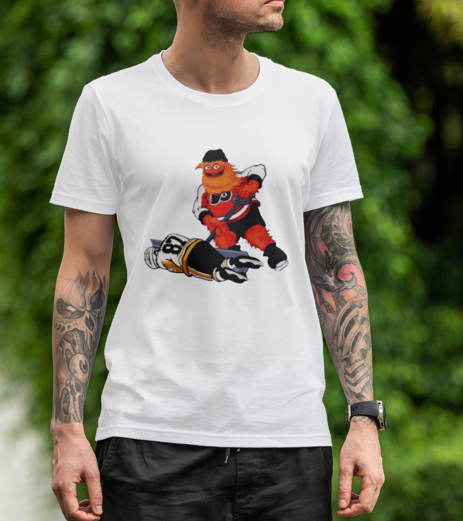 Philadelphia Flyers Gritty Shovelin' Cartoon With Hockey Rivalry Scene T-Shirt