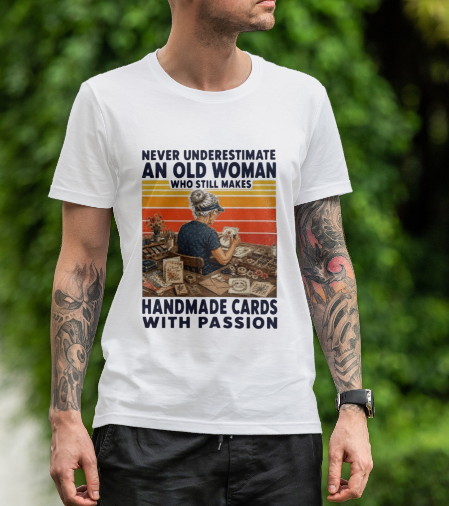 Never Underestimate An Old Woman Who Still Makes Handmade Cards With Passion Vintage Crafting Scene T-Shirt