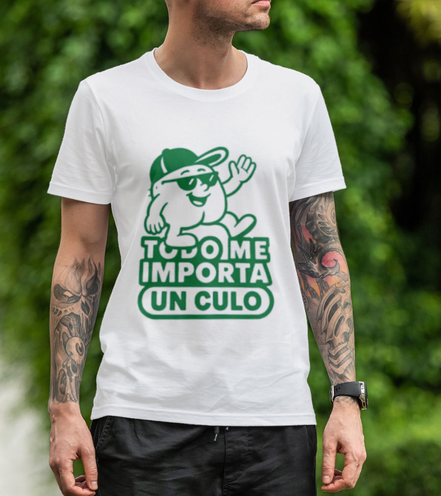Todo Me Importa Un Culo Caracter Con Gafas Y Gorra Verde T-Shirt