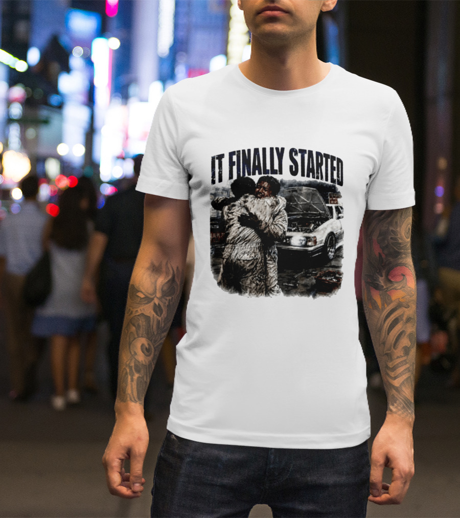 It Finally Started Junkiez Network Car Enthusiast Hugging Mechanics T-Shirt