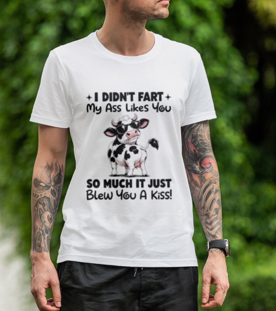 I Didn't Fart My Ass Likes You So Much It Just Blew You A Kiss Cow Cartoon Humorous T-Shirt
