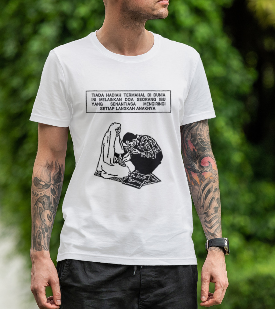 Tiada Hadiah Termahal Di Dunia Melainkan Doa Seorang Ibu Silhouette Scene T-Shirt