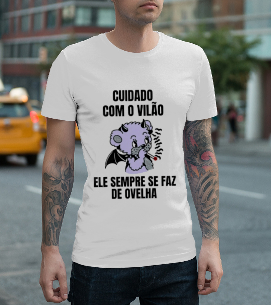 Cuidado Com O Vilão Ele Sempre Se Faz De Ovelha Desenho De Urso Com Asa E Cigarro T-Shirt