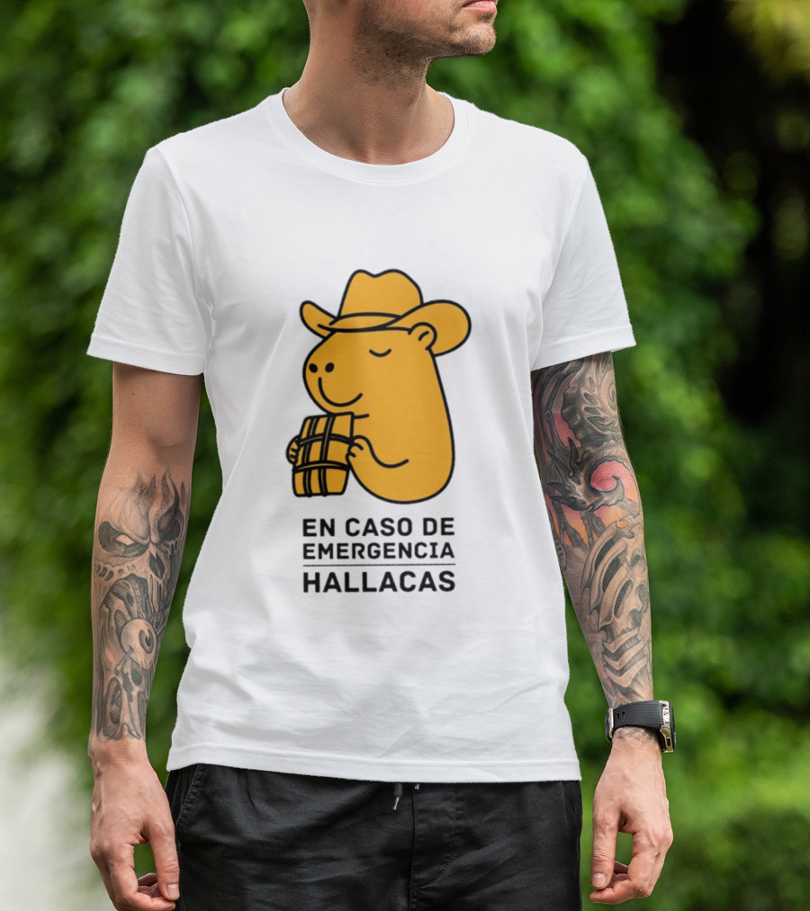 En Caso De Emergencia Hallacas Capybara Cowboy Hat T-Shirt