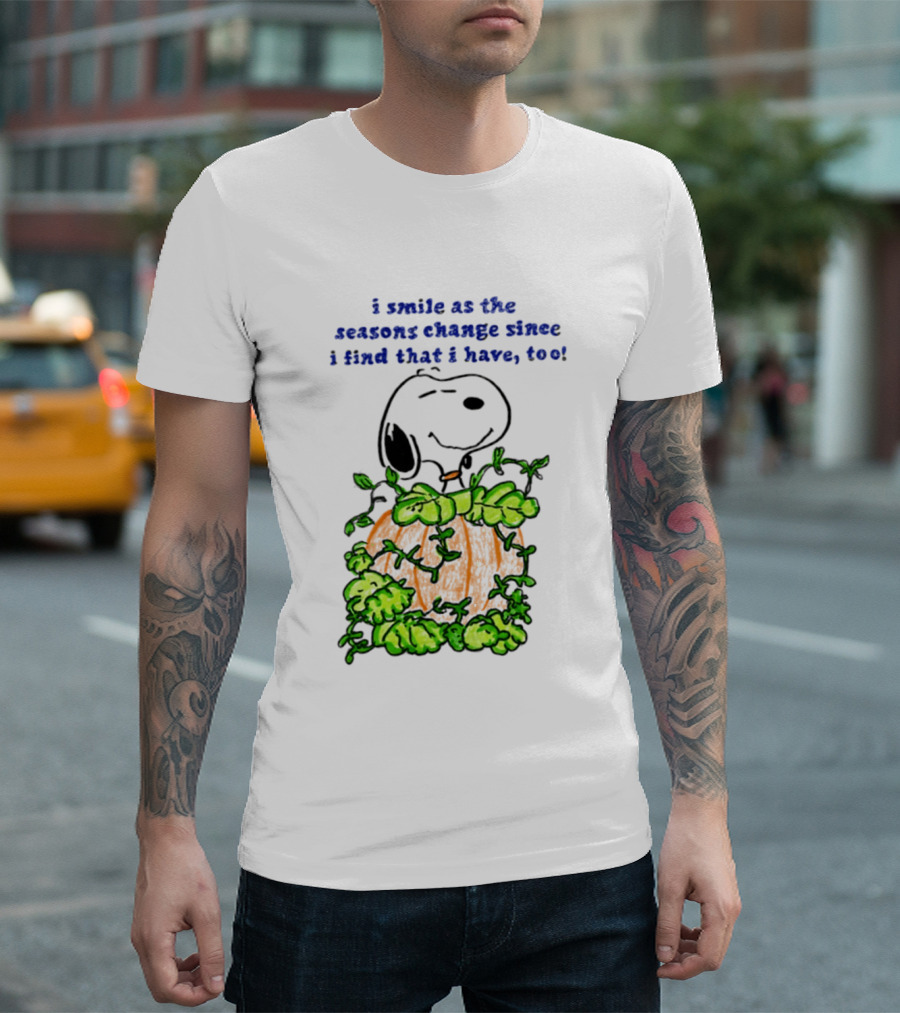 I Smile As The Seasons Change I Find That I Have Too Snoopy Pumpkin T-Shirt