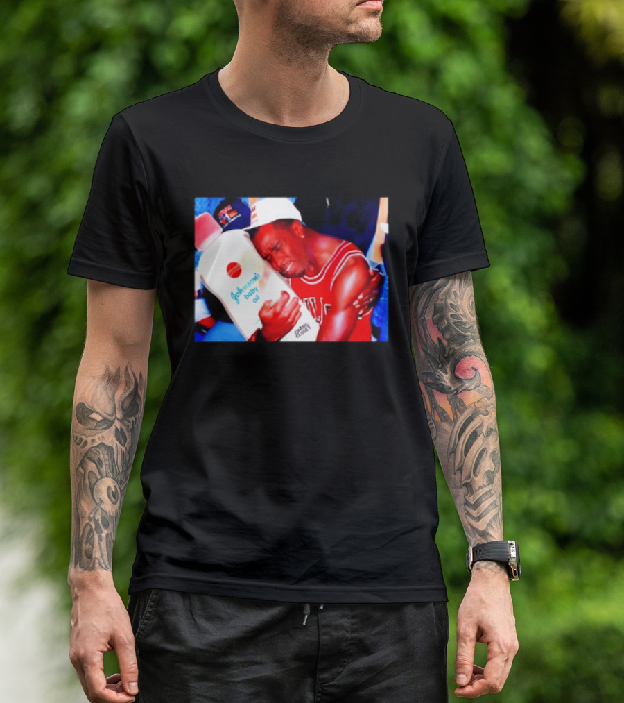 Sean Diddy Combs Johnson's Baby Oil Chicago Bulls Hugging Moment T-Shirt