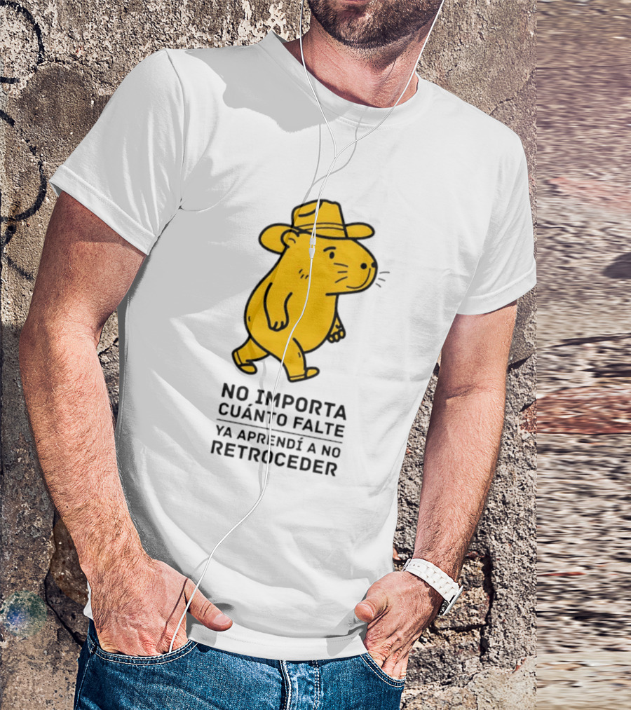 Capybara No Importa Cuánto Falte Ya Aprendí A No Retroceder Sombrero Amarillo T-Shirt