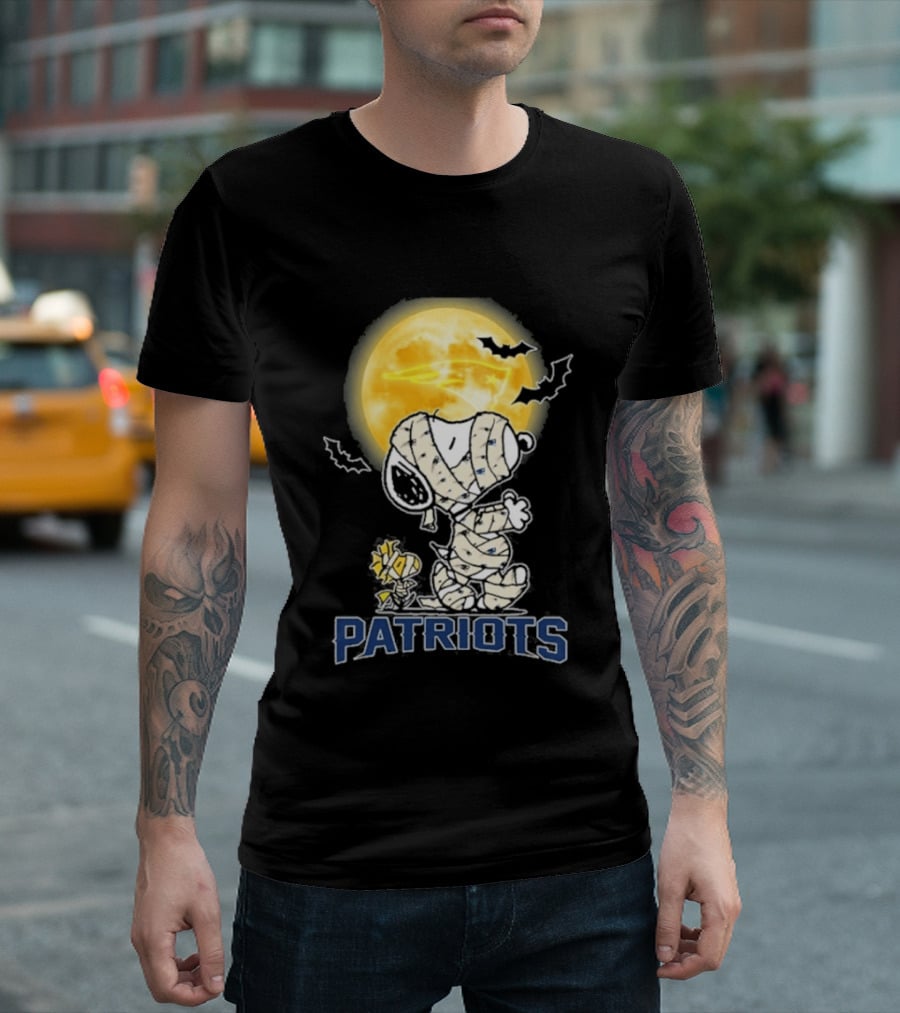 New England Patriots Snoopy Halloween 2026 Moon T-Shirt