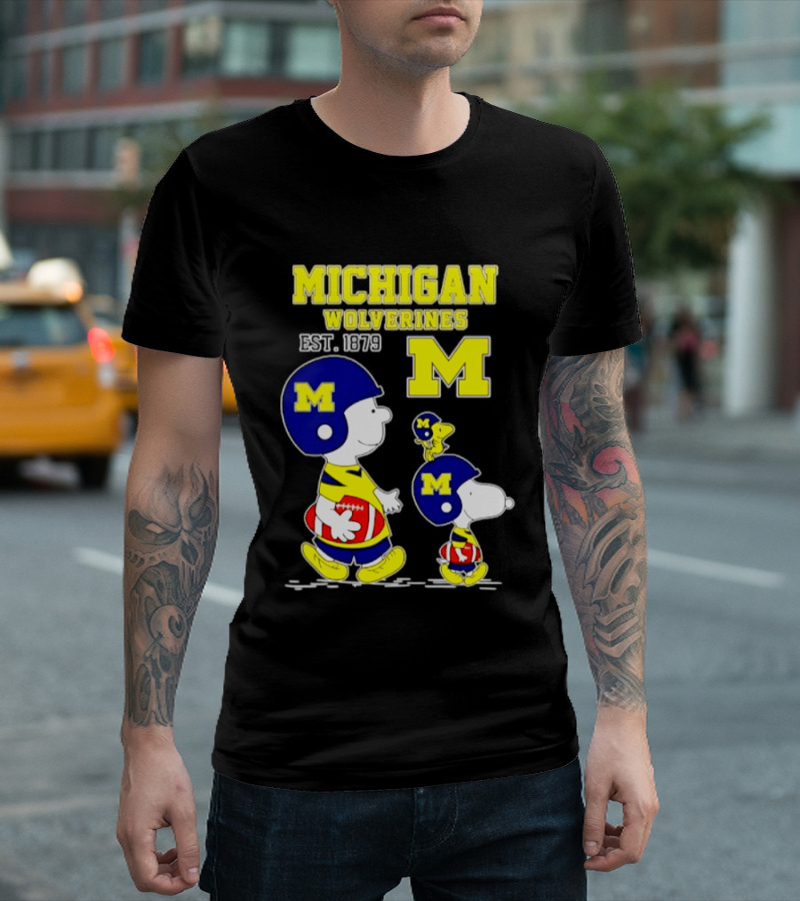 Michigan Wolverines EST 1879 Snoopy Charlie Brown Football Iconic M T-Shirt