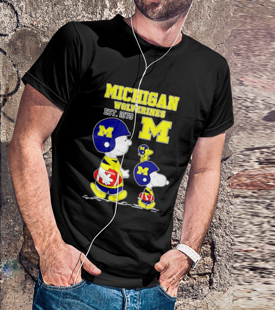 Michigan Wolverines EST 1879 Snoopy Charlie Brown Football Iconic M T-Shirt