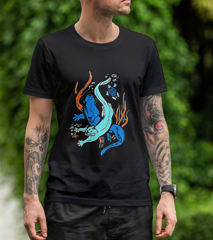 Swimming Otters Sea Life Ocean Nature Wildlife Playful Underwater Scene T-Shirt