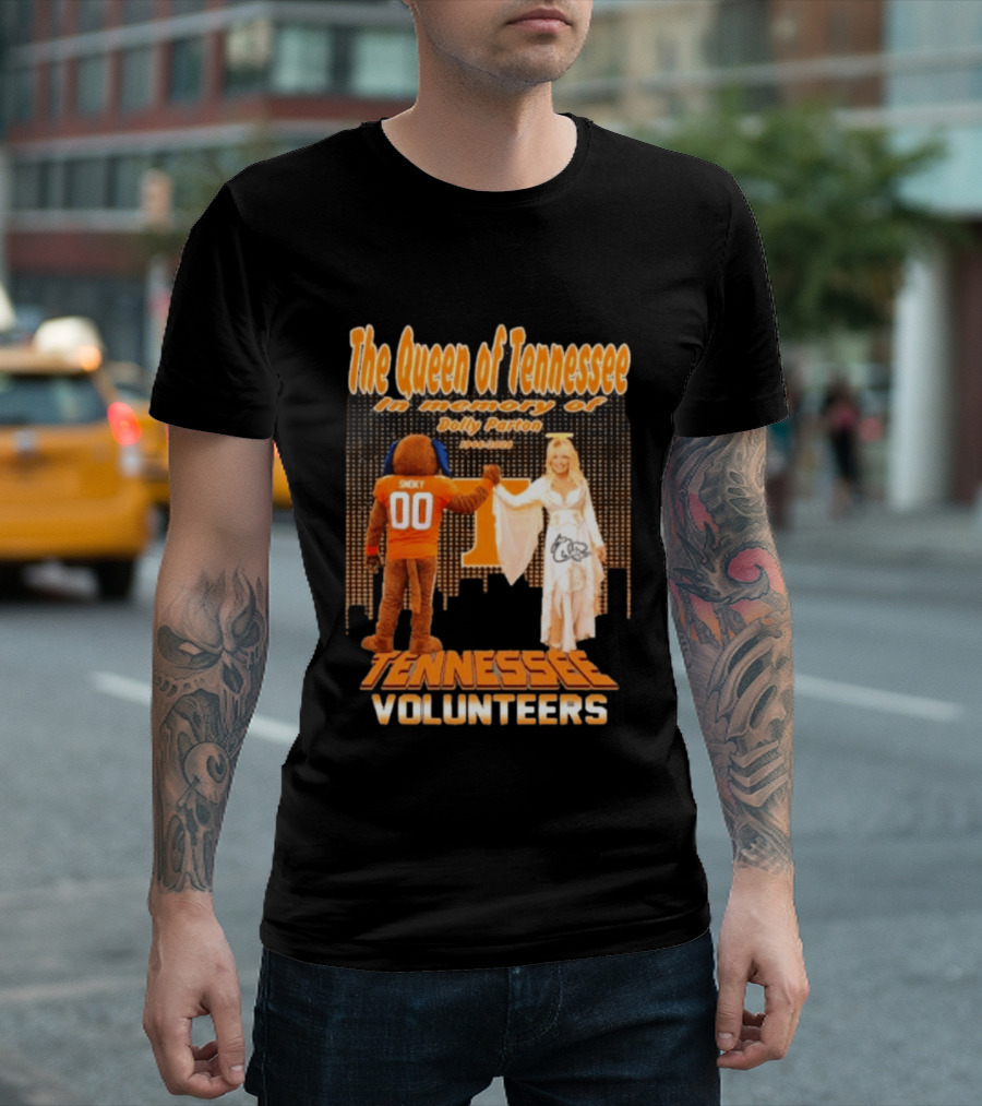 The Queen Of Tennessee In Memory Of Dolly Parton Smoky Tennessee Volunteers 1946 2026 T-Shirt