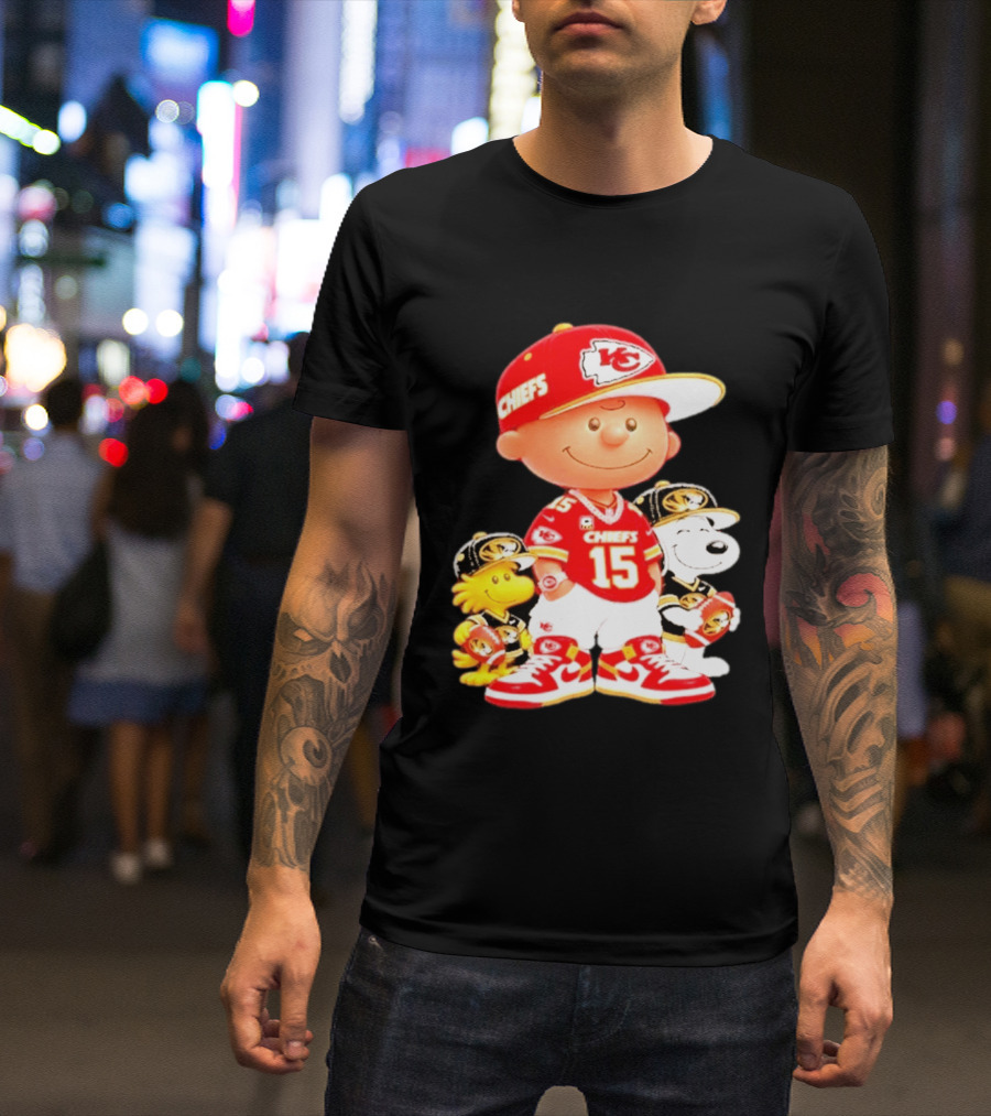 Peanuts Chiefs Patrick Mahomes Football Kansas City Charlie Brown Snoopy Woodstock T-Shirt