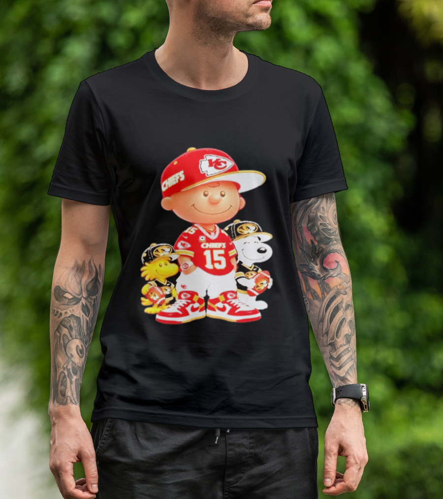 Peanuts Chiefs Patrick Mahomes Football Kansas City Charlie Brown Snoopy Woodstock T-Shirt