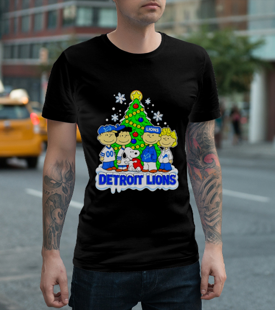 Peanuts Christmas Tree Detroit Lions Team Snoopy Woodstock T-Shirt