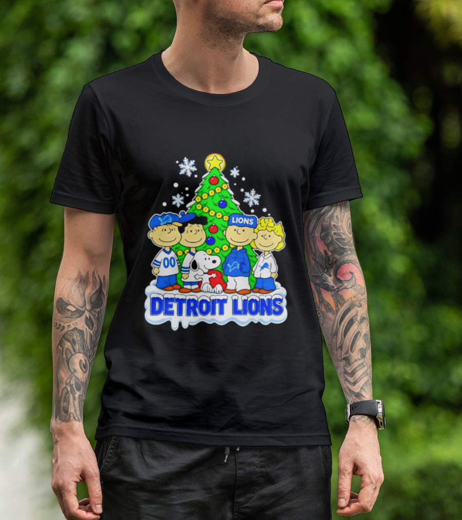 Peanuts Christmas Tree Detroit Lions Team Snoopy Woodstock T-Shirt