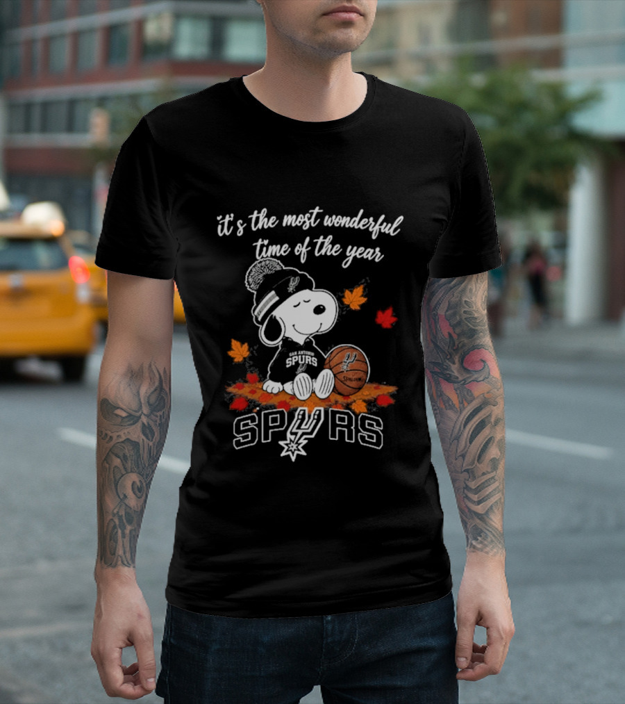 San Antonio Spurs Snoopy It's The Most Wonderful Time Of The Year Autumn Football Leaves T-Shirt